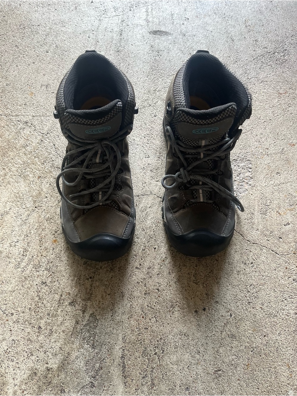 KEEN Women's Gray/Brown Hiking Boots